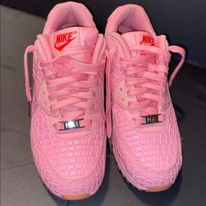 Air Max 90 Shanghai “Must Win Shortcake”